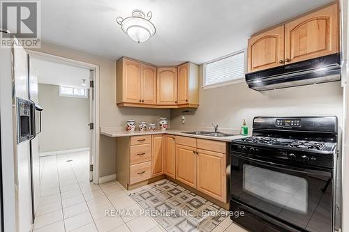 21 Knudson Lane, Vaughan, ON - Indoor Photo Showing Kitchen With Double Sink