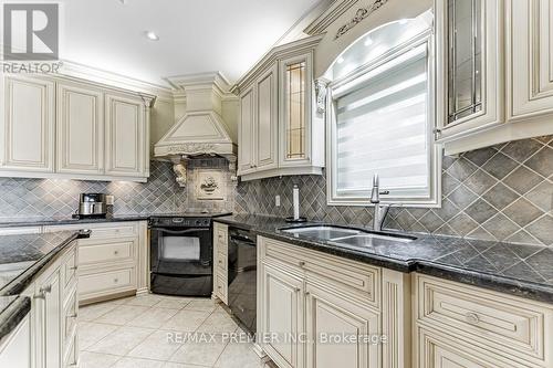 21 Knudson Lane, Vaughan, ON - Indoor Photo Showing Kitchen With Double Sink With Upgraded Kitchen