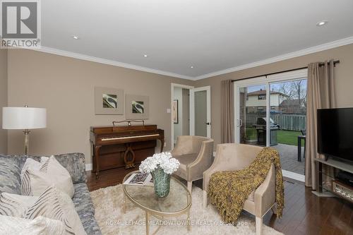 23 Parkview Place, Brampton, ON - Indoor Photo Showing Living Room