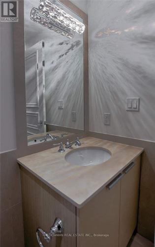 Lph3 - 660 Sheppard Avenue E, Toronto, ON - Indoor Photo Showing Bathroom