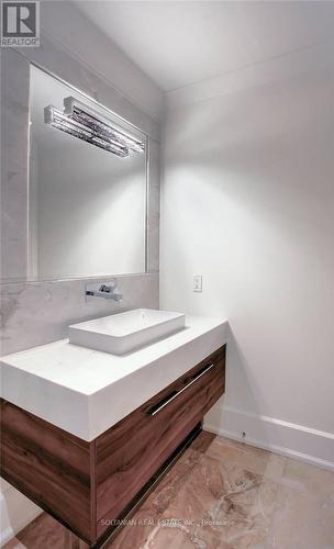 Lph3 - 660 Sheppard Avenue E, Toronto, ON - Indoor Photo Showing Bathroom