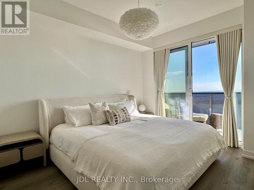 5811 - 55 Cooper Street, Toronto, ON - Indoor Photo Showing Bedroom