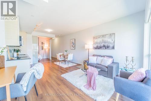 1210 - 210 Simcoe Street E, Toronto (Bay Street Corridor), ON - Indoor Photo Showing Living Room