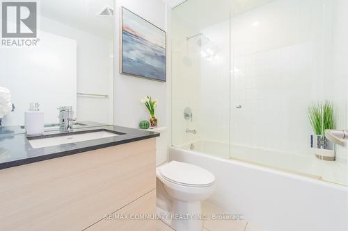 1210 - 210 Simcoe Street E, Toronto (Bay Street Corridor), ON - Indoor Photo Showing Bathroom