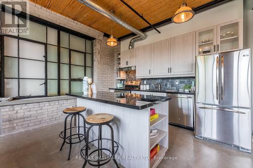 217 - 68 Broadview Avenue, Toronto, ON - Indoor Photo Showing Kitchen