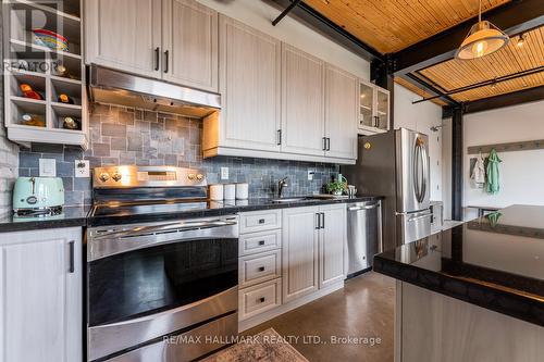 217 - 68 Broadview Avenue, Toronto, ON - Indoor Photo Showing Kitchen