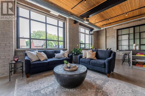 217 - 68 Broadview Avenue, Toronto, ON - Indoor Photo Showing Living Room