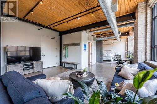 217 - 68 Broadview Avenue, Toronto, ON - Indoor Photo Showing Living Room