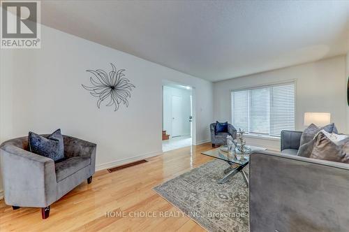 105 Empringham Drive, Toronto (Malvern), ON - Indoor Photo Showing Living Room