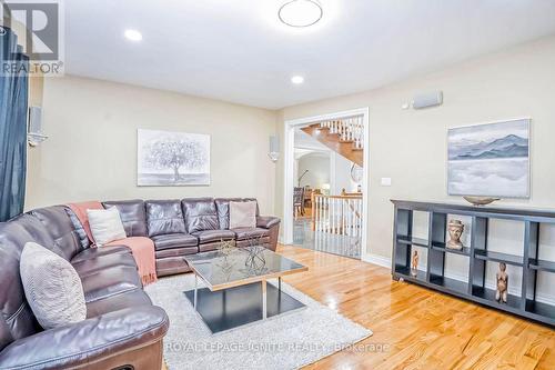 1795 Pine Grove Avenue, Pickering, ON - Indoor Photo Showing Living Room