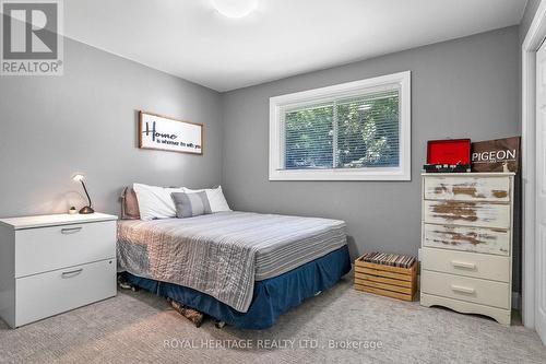 28 Cliffside Drive, Kawartha Lakes, ON - Indoor Photo Showing Bedroom