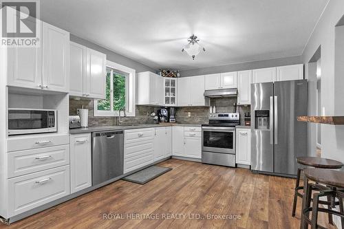 28 Cliffside Drive, Kawartha Lakes, ON - Indoor Photo Showing Kitchen