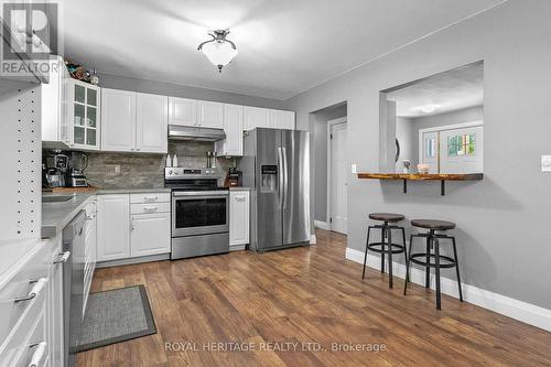 28 Cliffside Drive, Kawartha Lakes, ON - Indoor Photo Showing Kitchen