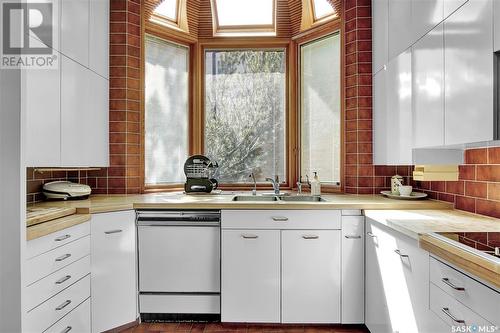 2520 College Avenue, Regina, SK - Indoor Photo Showing Kitchen With Double Sink