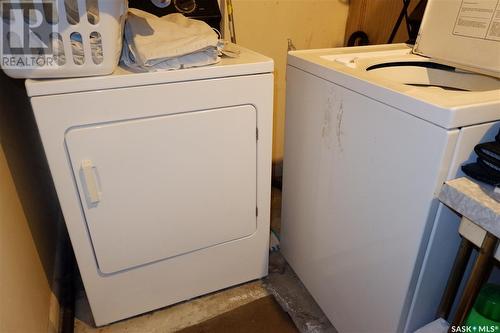 215 4Th Avenue E, Assiniboia, SK - Indoor Photo Showing Laundry Room