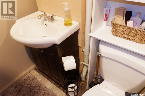 215 4Th Avenue E, Assiniboia, SK - Indoor Photo Showing Bathroom