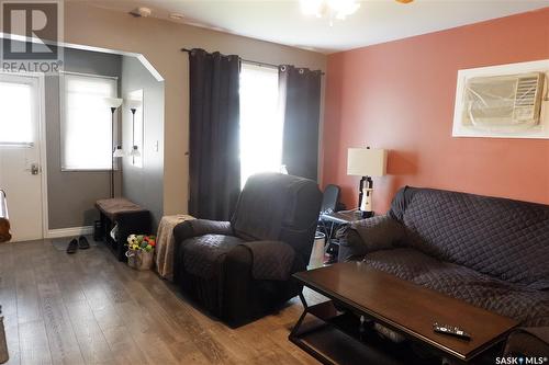 215 4Th Avenue E, Assiniboia, SK - Indoor Photo Showing Living Room