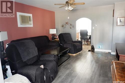 215 4Th Avenue E, Assiniboia, SK - Indoor Photo Showing Living Room