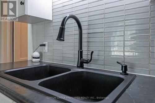 429 Burbrook Place, London, ON - Indoor Photo Showing Kitchen With Double Sink