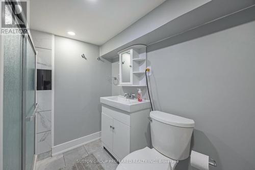 429 Burbrook Place, London, ON - Indoor Photo Showing Bathroom