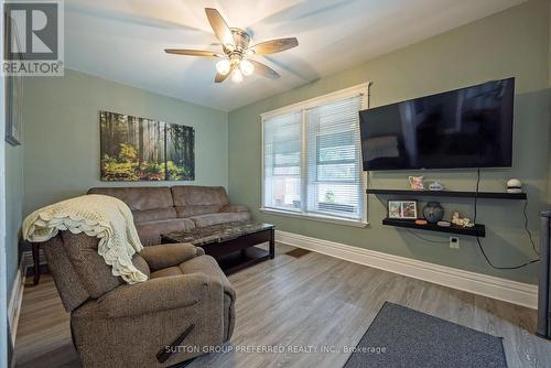 429 Burbrook Place, London, ON - Indoor Photo Showing Living Room