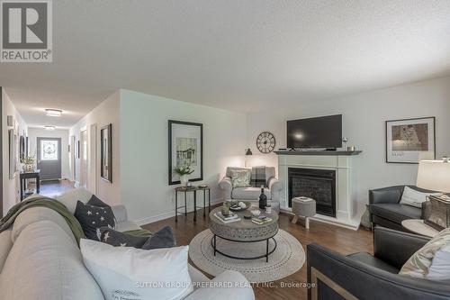 39 Edwin Crescent, Tillsonburg, ON - Indoor Photo Showing Living Room With Fireplace