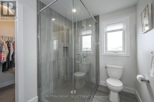 glass surround shower - 1800 Dewar Place, London, ON - Indoor Photo Showing Bathroom