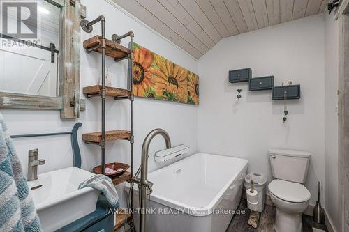 163 Maud Street, Central Elgin (Port Stanley), ON - Indoor Photo Showing Bathroom