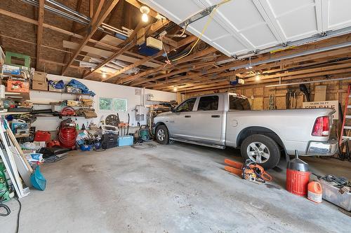 1020 Highway 21, Creston, BC - Indoor Photo Showing Garage