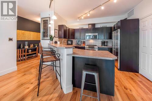 1128 Sunset Drive Unit# 1402, Kelowna, BC - Indoor Photo Showing Kitchen With Stainless Steel Kitchen