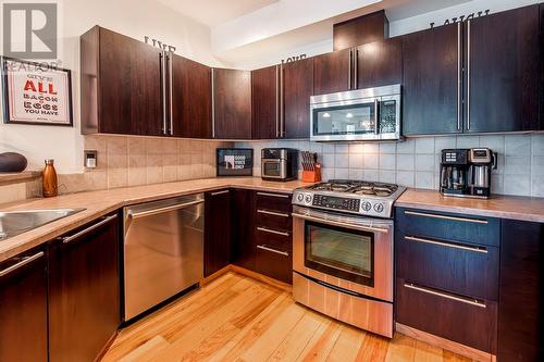 1128 Sunset Drive Unit# 1402, Kelowna, BC - Indoor Photo Showing Kitchen