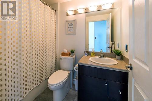 1128 Sunset Drive Unit# 1402, Kelowna, BC - Indoor Photo Showing Bathroom