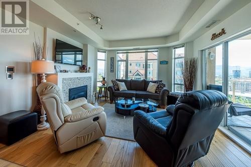 1128 Sunset Drive Unit# 1402, Kelowna, BC - Indoor Photo Showing Living Room With Fireplace