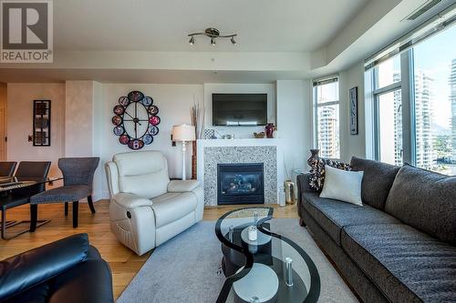 1128 Sunset Drive Unit# 1402, Kelowna, BC - Indoor Photo Showing Living Room With Fireplace