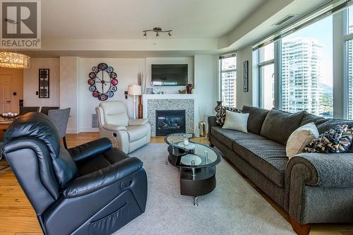 1128 Sunset Drive Unit# 1402, Kelowna, BC - Indoor Photo Showing Living Room With Fireplace