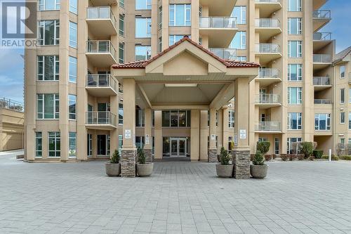 1128 Sunset Drive Unit# 1402, Kelowna, BC - Outdoor With Facade