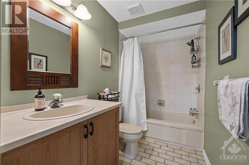 50 Kenmare Place, Ottawa, ON - Indoor Photo Showing Bathroom