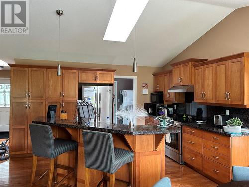 686 6 Street, Vernon, BC - Indoor Photo Showing Kitchen