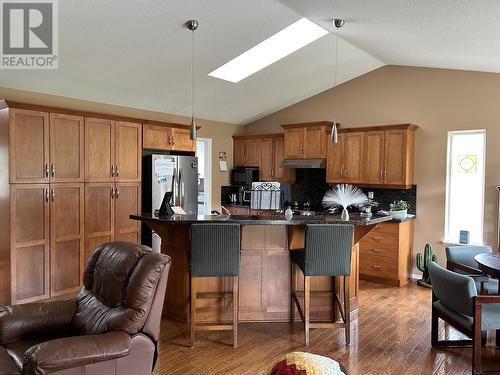 686 6 Street, Vernon, BC - Indoor Photo Showing Kitchen