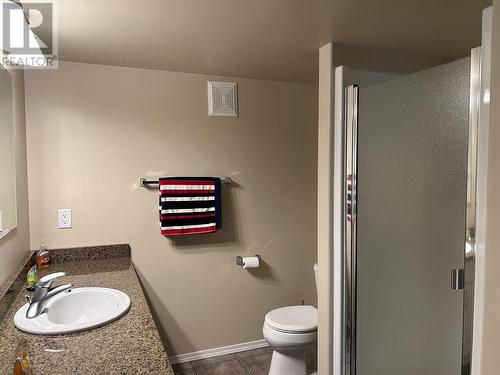 686 6 Street, Vernon, BC - Indoor Photo Showing Bathroom