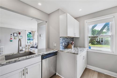 158 East 38Th Street, Hamilton, ON - Indoor Photo Showing Kitchen