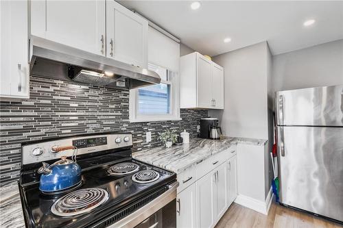 158 East 38Th Street, Hamilton, ON - Indoor Photo Showing Kitchen With Upgraded Kitchen