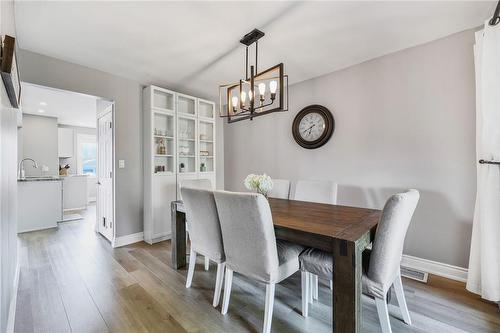158 East 38Th Street, Hamilton, ON - Indoor Photo Showing Dining Room
