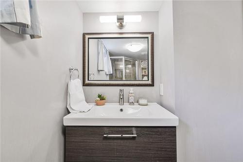 158 East 38Th Street, Hamilton, ON - Indoor Photo Showing Bathroom