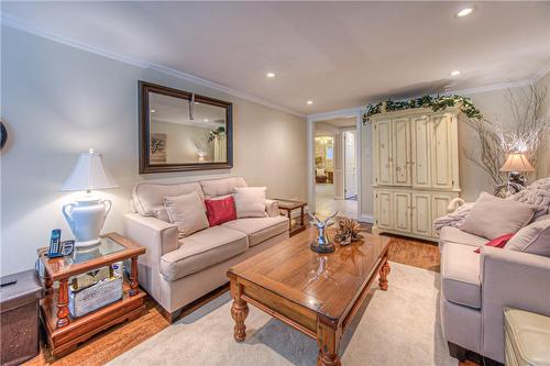 650 Ramsgate Road, Burlington, ON - Indoor Photo Showing Living Room
