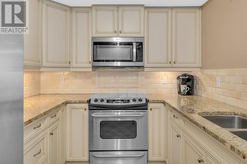 1152 Sunset Drive Unit# 1003, Kelowna, BC - Indoor Photo Showing Kitchen