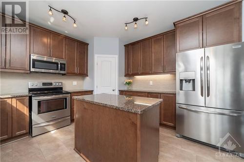 23 Hibiscus Way, Ottawa, ON - Indoor Photo Showing Kitchen