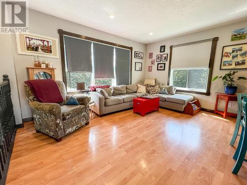 1026 10Th  Avenue, Invermere, BC - Indoor Photo Showing Living Room