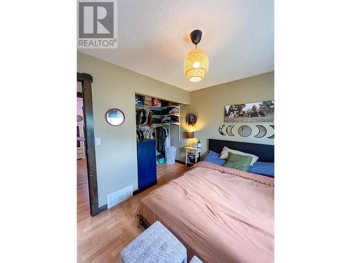 1026 10Th  Avenue, Invermere, BC - Indoor Photo Showing Bedroom