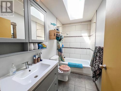 1026 10Th  Avenue, Invermere, BC - Indoor Photo Showing Bathroom